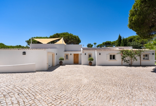3 Bedroom  Villa near Quinta do Lago with Tennis Court