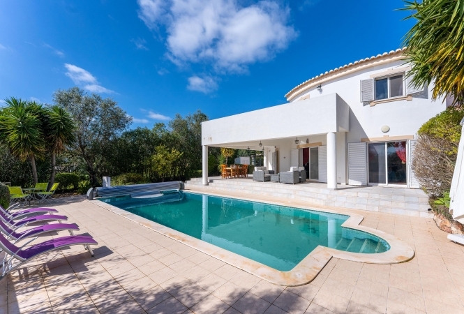 4 Bedroom Villa in Almancil, Country Side, with Pool